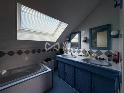 Maison - 230 m² - 8 pièces