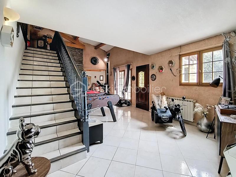 Maison - 287 m² - 11 pièces