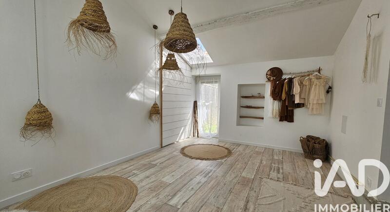 Maison - 205 m² - 9 pièces