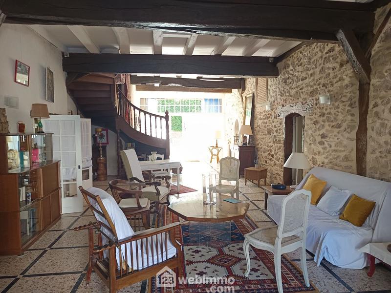 Maison - 215 m² - 7 pièces