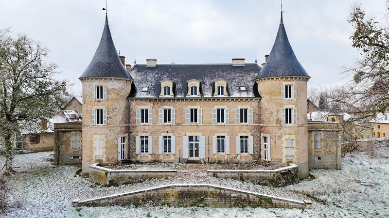 Château - 947 m² - 28 pièces