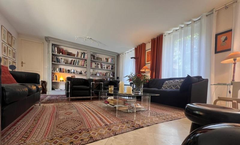 Maison - 210 m² - 9 pièces