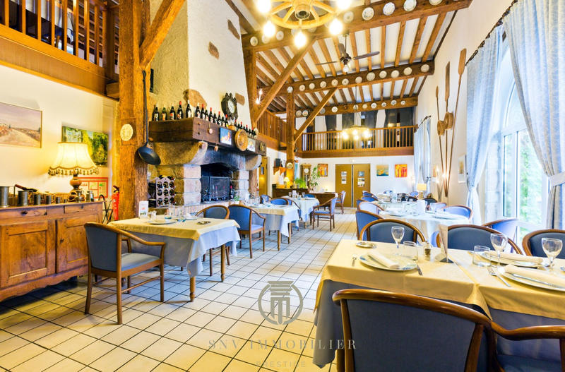 Propriété - 1 457 m² - 34 pièces