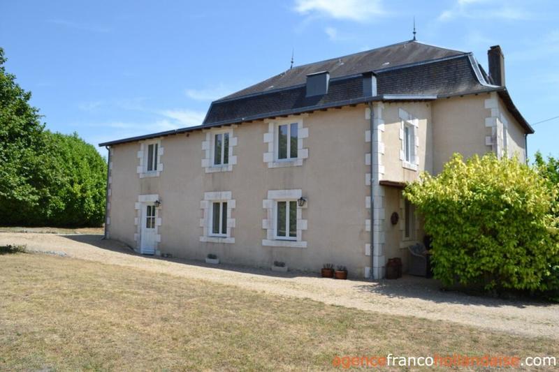 Maison - 340 m² - 18 pièces