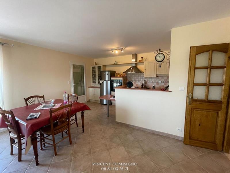 Maison - 220 m² - 6 pièces