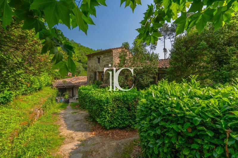 Maison - 324 m² - 13 pièces