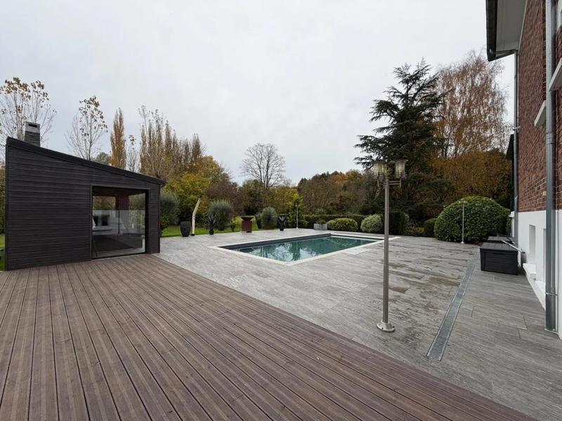 Maison - 230 m² - 8 pièces