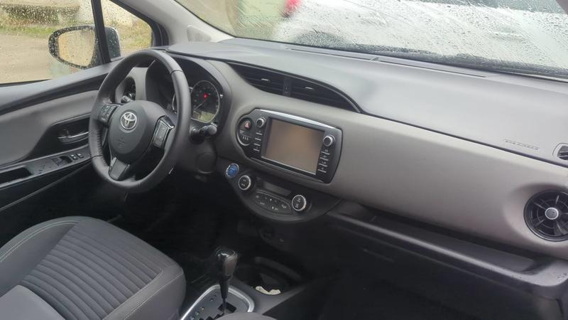 Toyota Yaris III 1.5 VVTi Hybrid 100h E-Cvt Dynamique - Automatique