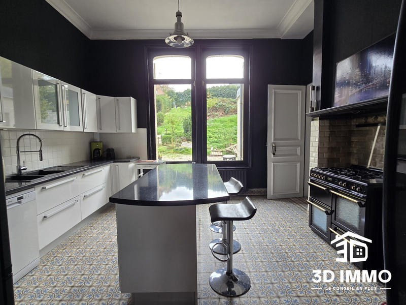 Maison - 277 m² - 9 pièces