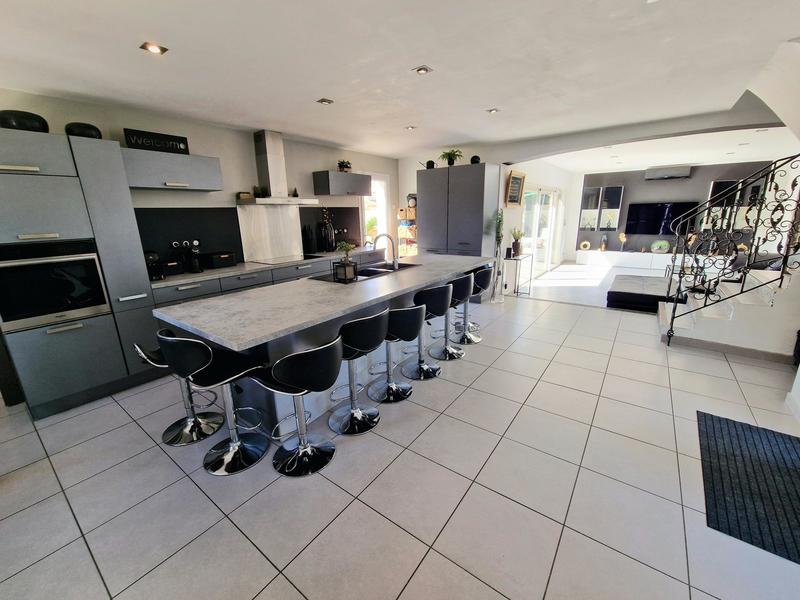 Maison - 152 m² - 7 pièces