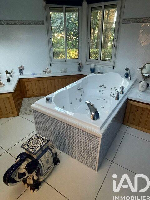 Maison - 762 m² - 17 pièces