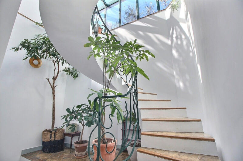 Appartement - 160 m² - 6 pièces