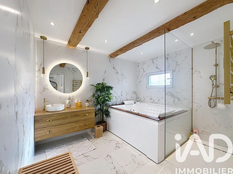 Maison - 206 m² - 6 pièces