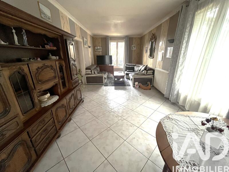 Maison - 222 m² - 10 pièces