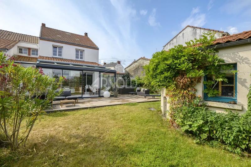 Maison - 350 m² - 10 pièces