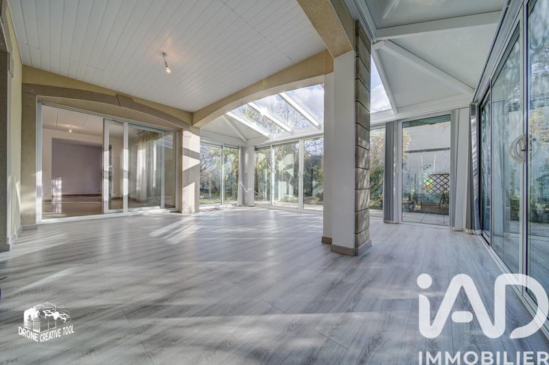 Maison - 267 m² - 9 pièces