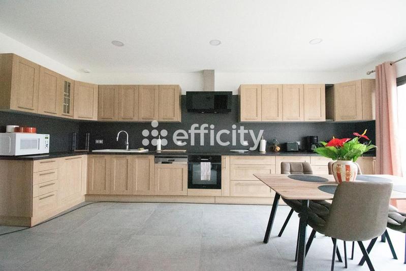 Maison - 138 m² - 6 pièces