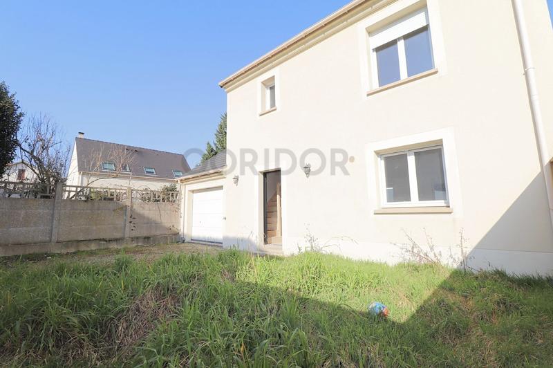 Maison - 90 m² - 5 pièces