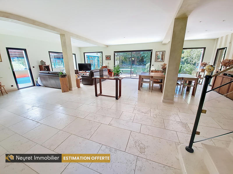 Maison - 308 m² - 10 pièces