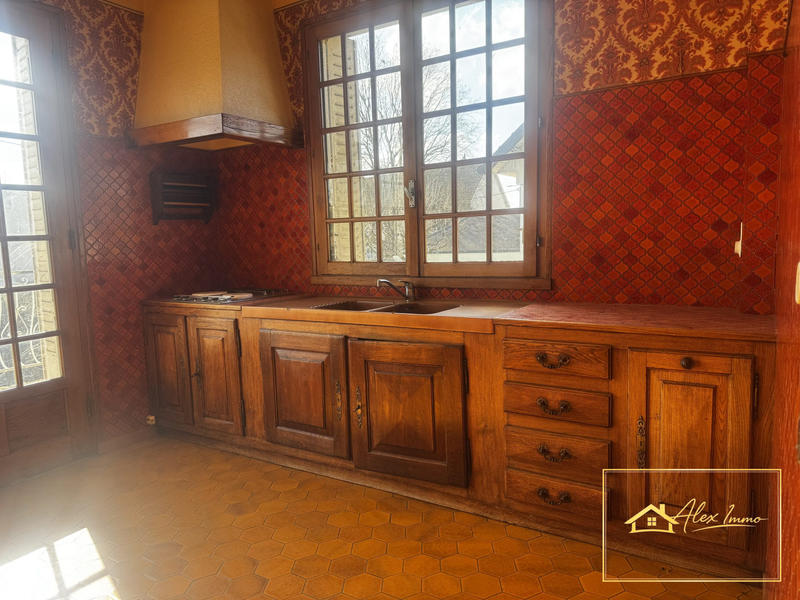 Maison - 216 m² - 7 pièces