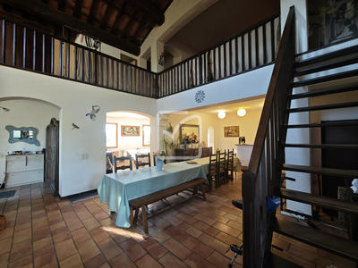 Propriété - 470 m² - 10 pièces