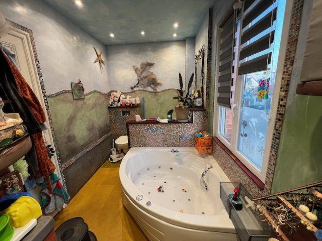 Maison - 210 m² - 9 pièces