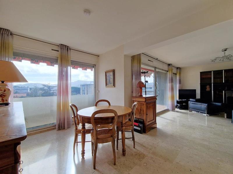 Appartement - 96 m² - 4 pièces