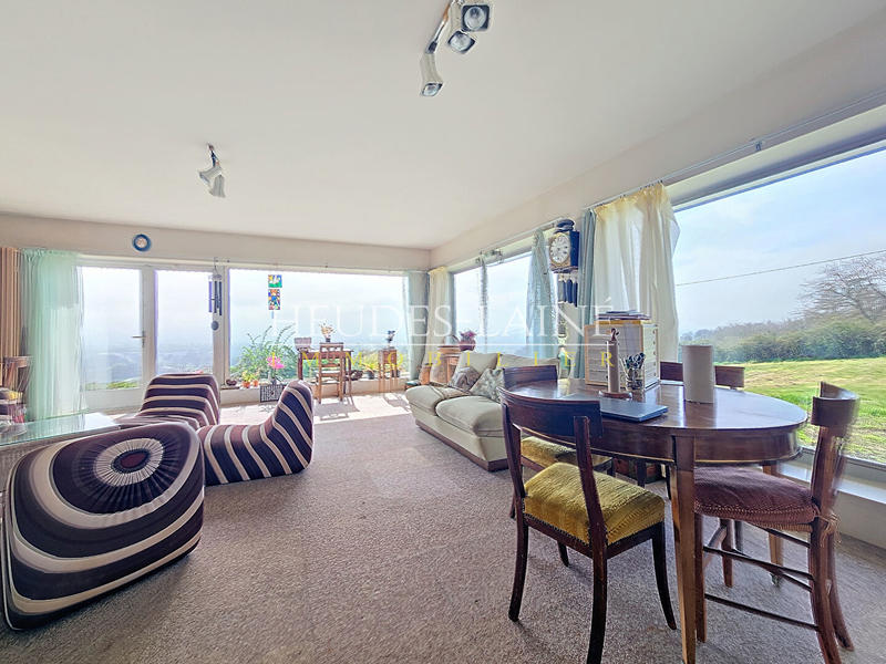 Maison - 232 m² - 7 pièces