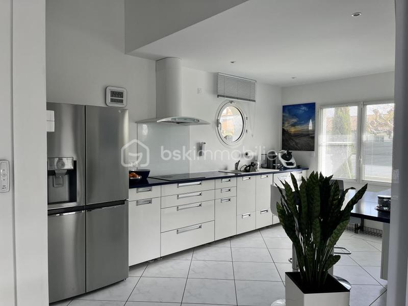 Maison - 202 m² - 5 pièces