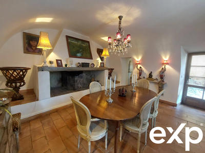 Maison traditionnelle - 268 m² - 10 pièces