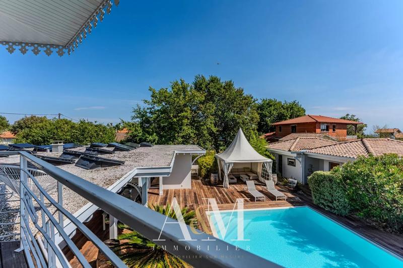 Maison - 350 m² - 10 pièces