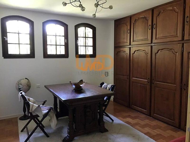 Maison - 282 m² - 11 pièces