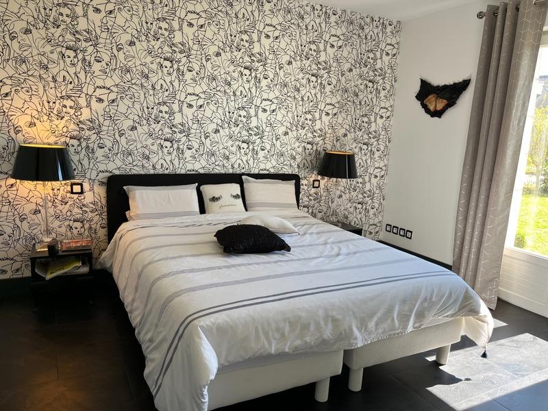 Maison - 240 m² - 8 pièces