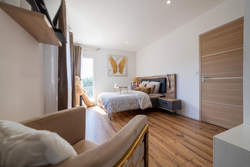 Maison - 250 m² - 6 pièces