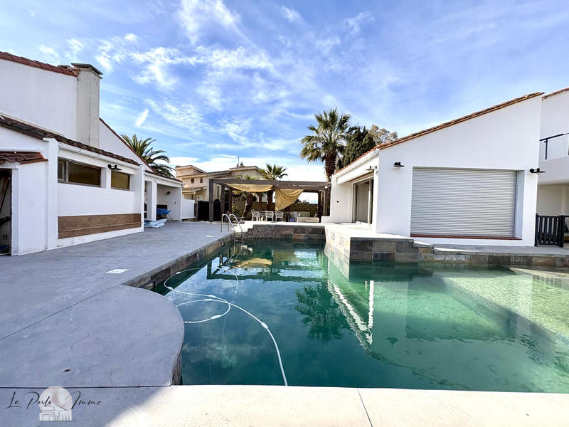 Villa - 300 m² - 7 pièces