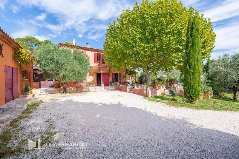 Maison - 254 m² - 8 pièces