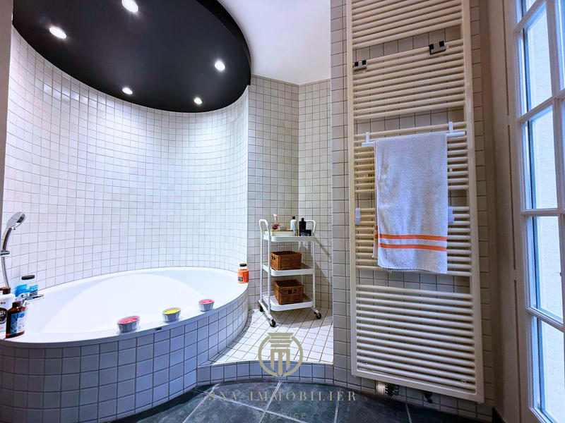 Villa - 247 m² - 7 pièces