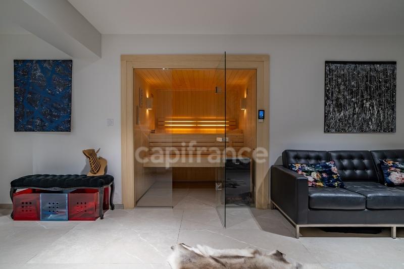 Maison - 400 m² - 12 pièces