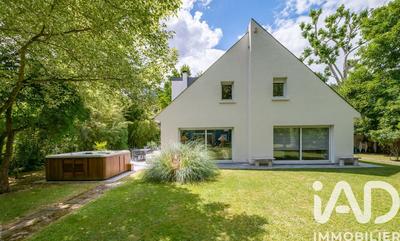 Maison - 245 m² - 9 pièces