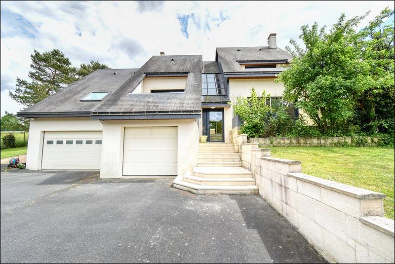 Maison - 219 m² - 8 pièces