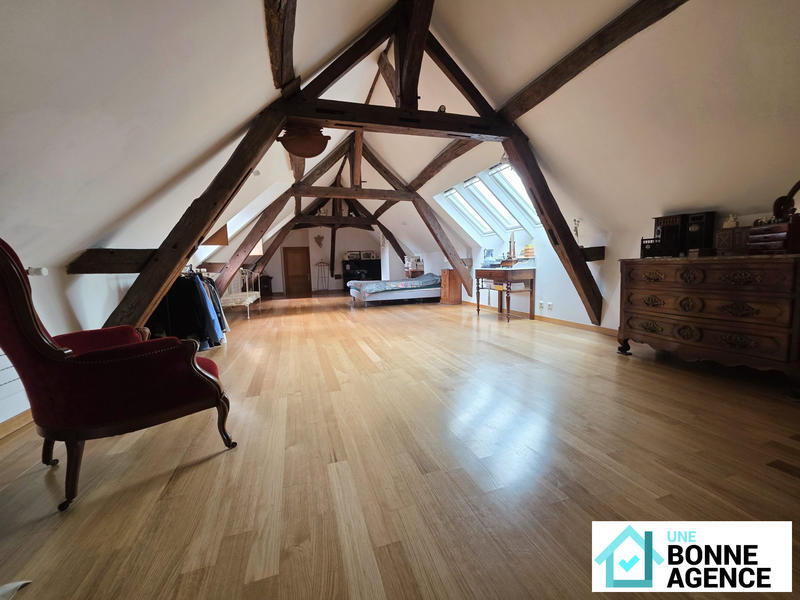 Maison - 340 m² - 9 pièces