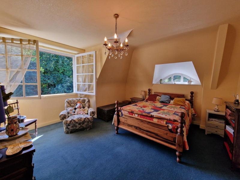 Maison - 230 m² - 9 pièces