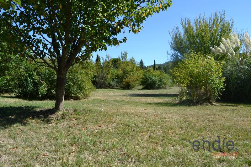 Terrain constructible - 2 700 m²