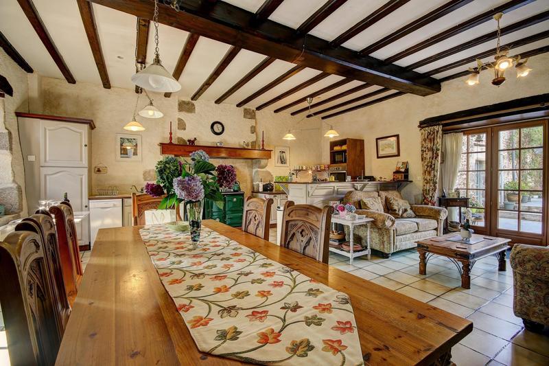 Maison - 275 m² - 9 pièces