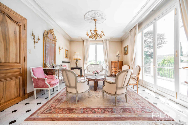 Maison - 255 m² - 7 pièces