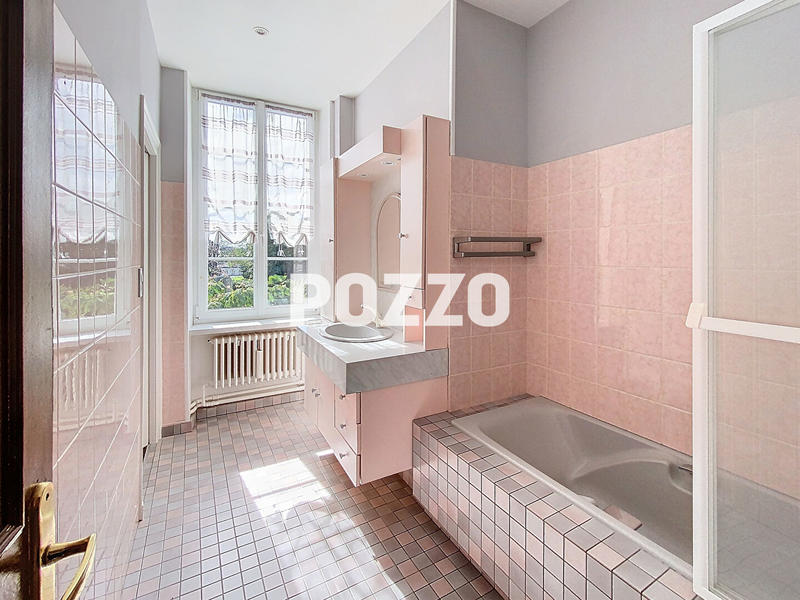 Maison - 190 m² - 7 pièces