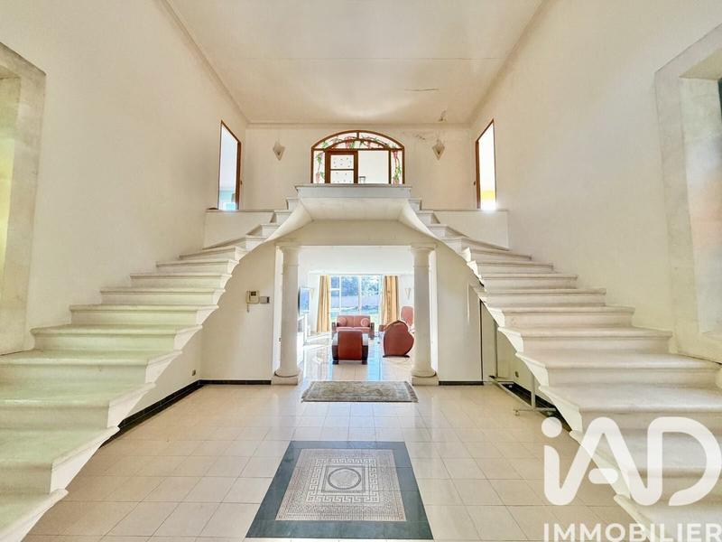 Maison - 300 m² - 5 pièces