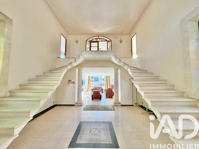 Maison - 300 m² - 5 pièces