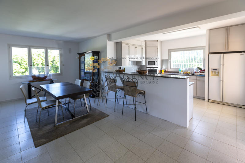 Maison - 465 m² - 14 pièces