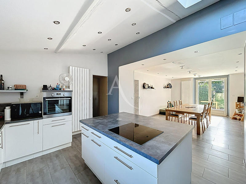 Maison - 155 m² - 8 pièces